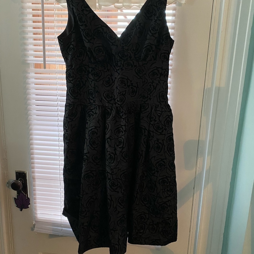 NWOT Jones Black Rose Design Dress/Sleeveless
